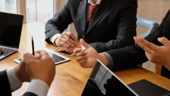 Feature group graphic: application modernization ROI calculator